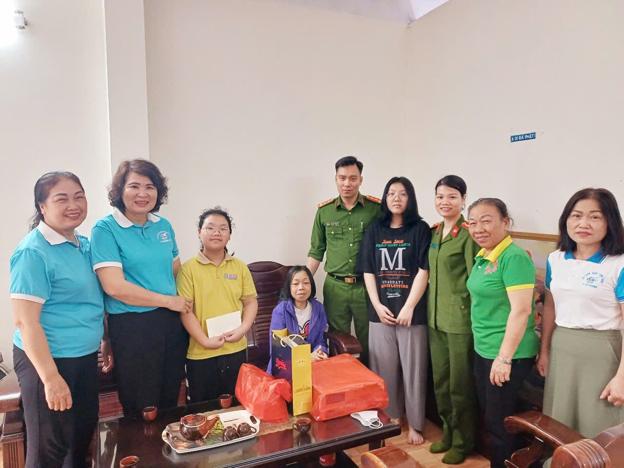 Hội Phụ nữ Công an phường Anh Dũng (quận Dương Kinh): Tổ chức hoạt động ý nghĩa hỗ trợ hoàn cảnh khó khăn